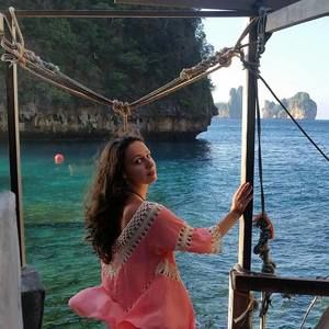 Meet your Posher, Leila